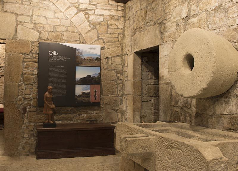 Sala 1 Sala 1 - Benvinguda: Desenvolupament industrial i rural de la població i presó feudal