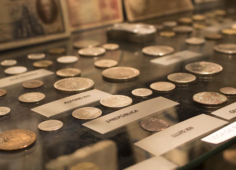 monedes Sala 6 - Fòssils marins, numismàtica i altres objectes